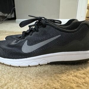 Black Nike women’s running shoe, size 8, lightly used, gym shoe
